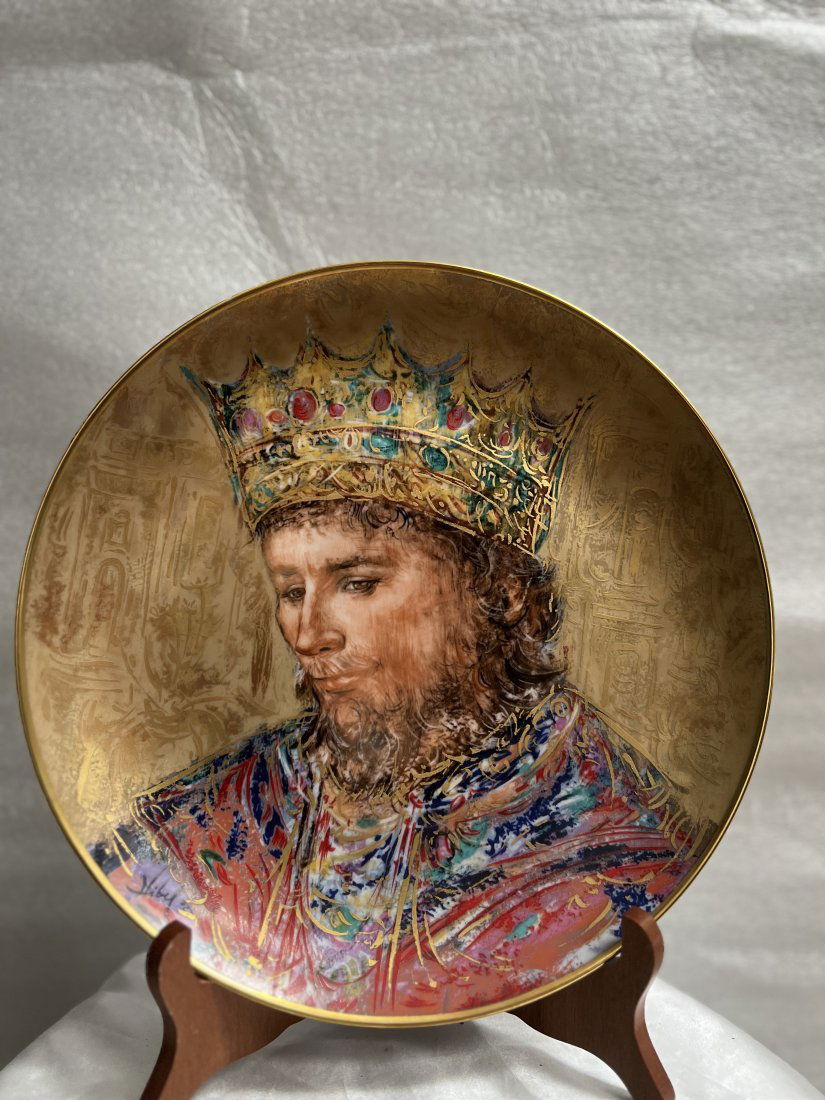 DAVID THE KING BY EDNA HIBEL THIRD OF THE SERIES  "DAVID" LIMITED EDITION DISPLAY 10"PLATE (1 of 2)