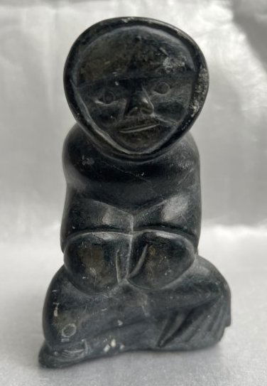 VINTAGE1993 CANADIAN INUIT/ ESKIMO CARVED SOAPSTONE SCULPTURE (1 of 4)