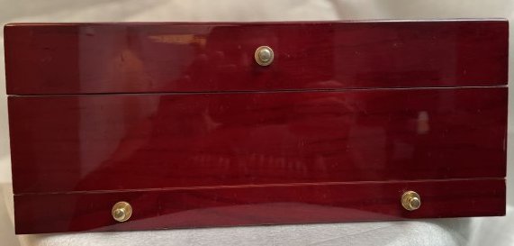 "LORI GREINER" GOLD & SILVER SAFEKEEPER, JEWELRY BOX 14 X 8 X 6: "LORI GREINER" GOLD & SILVER SAFEKEEPER, JEWELRY BOX 14 X 8 X 6IN HOUSE SHIPPING $45 FREE PICK UP