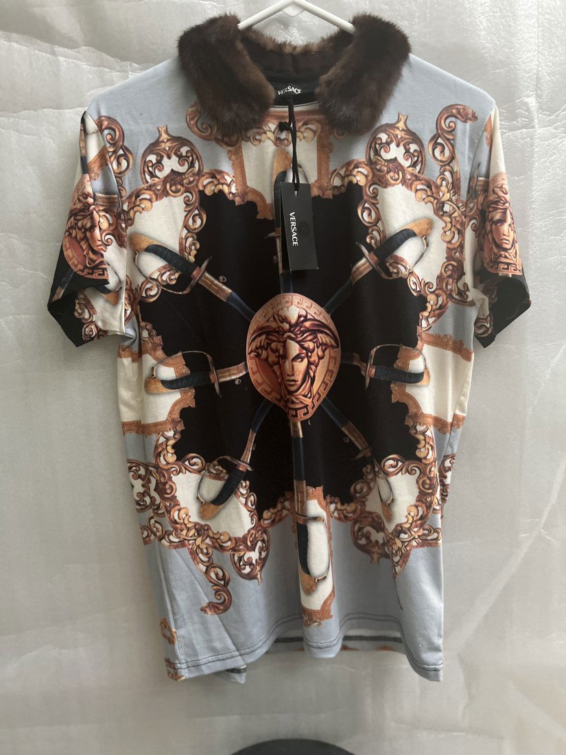 GIANNI VERSACE MEDUSA PRINT SHIRT SIZE XXL WITH FUR 100% COTTON: GIANNI VERSACE MEDUSA PRINT SHIRT SIZE XXL WITH FUR 100% COTTON IN HOUSE SHIPPING $20 FREE PICK UP