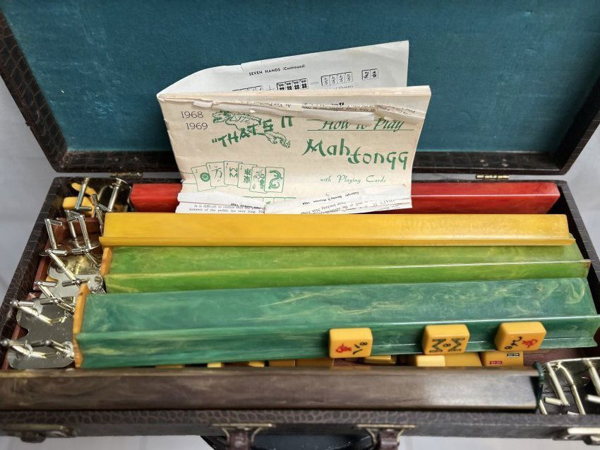 ANTIQUE MAHJONG PLAY SET (1 of 3)