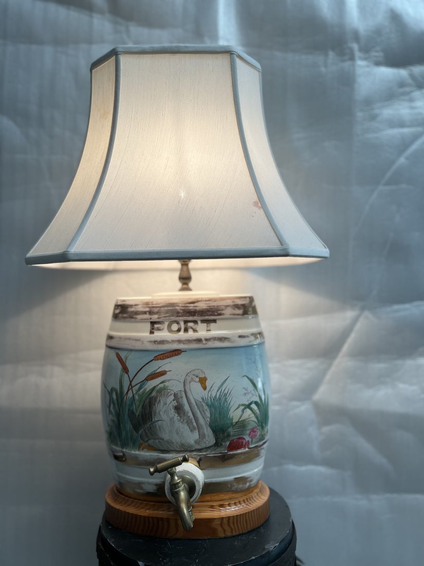 WHISKEY BARREL CERAMIC LAMP GOOSE FRONT DESIGN STANDS 25" TALL (1 of 5)