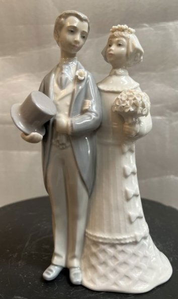LLADRO HUSBAN AND WIFE HAND MADE IN SPAIN DAISA: LLADRO HUSBAN AND WIFE HAND MADE IN SPAIN DAISA IN HOUSE SHIPPING $20 FREE PICK UP
