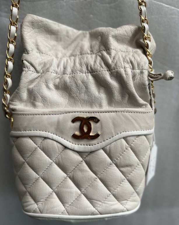 CHANEL MINI DRAWSTRING BAG CALFSKIN PEARL WITH GOLD METAL WHITE (1 of 3)