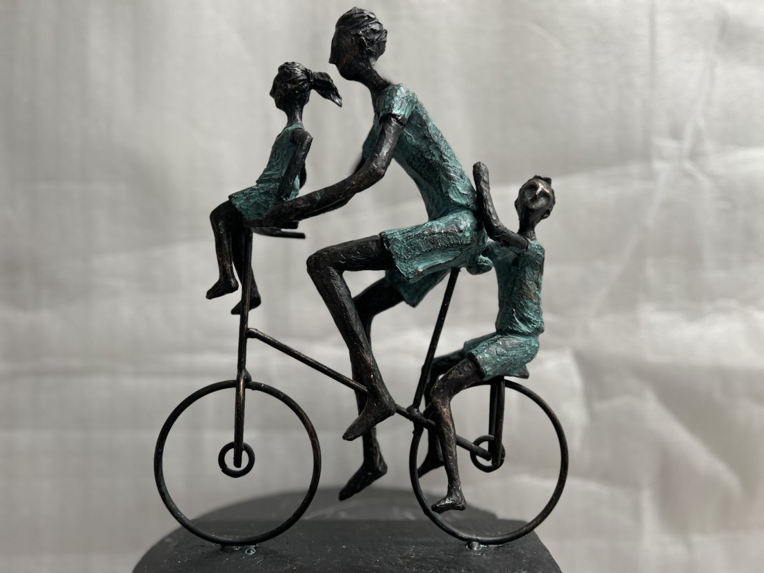 A MOTHER AND HER 2 CHILDREN ON A BIKE METAL , 14" HIGH 10 " WIDE: A MOTHER AND HER 2 CHILDREN ON A BIKE METAL , 14" HIGH 10 " WIDE IN HOUSE SHIPPING $30 FREE PICK UP