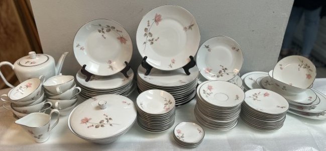 ROSENTHAL GERMANY WHITE PORCELAIN CHINA BETTINA PINK ROSE 83 PIECES DINNER SET WITH TEA SET: DESCRIPTION: ROSENTAL GERMANY BETTINA PINK ROSE WHITE PORCELAIN CHINA IN PINK FLORAL MOTIE WITH PLATINUME TRIM ACCENT DINNER SET AND TEA SET WITH SERVING PLATES 83 PIECES TOTAL CIRCA: 1960s