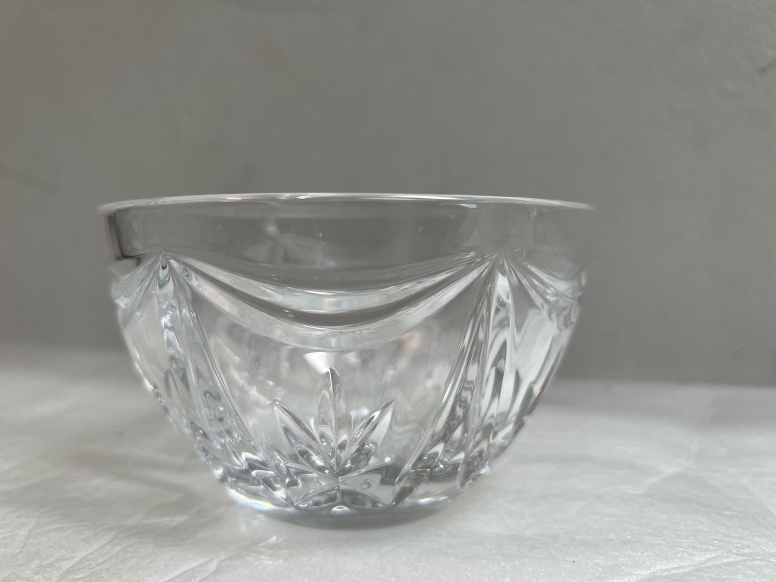 WATERFORD CRYSTAL CANDY/NUT DISH BOWL IRELAND: DESCRIPTION: WATERFORD CRYSTAL CANDY/NUT DISH BOWLCIRCA: 1990s ORIGIN: iRELAND DIMENSIONS: H: 3" x W: 5" IN HOUSE SHIPPING $25 FREE PICK UP