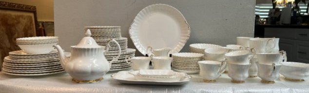 ROYAL ALBERT COMPETE SERVICES FOR 10 WITH MANY EXTRA PIECES WITH TEA SET AND SERVING PLATTERS: DESCRIPTION:ROYAL ALBERT COMPETE SERVICES FOR 10 WITH MANY EXTRA PIECES WITH TEA SET AND SERVING PLATTERS VAL DOR CIRCA: 1970s ORIGIN: ENGLAND Pr