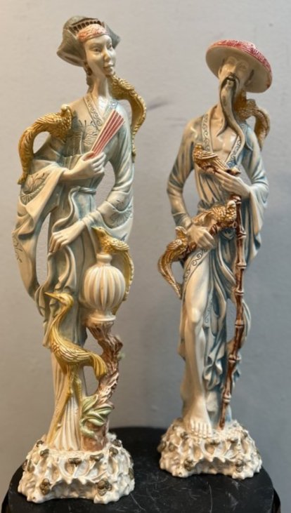 VINTAGE NORLEANS PAIR OF ASIAN COUPLE STATUES MADE IN ITALY STANDS 18" TALL 5" WIDE: VINTAGE NORLEANS PAIR OF ASIAN COUPLE STATUES MADE IN ITALY STANDS 18" TALL 5" WIDE IN HOUSE SHIPPING $40 FREE PICK UP