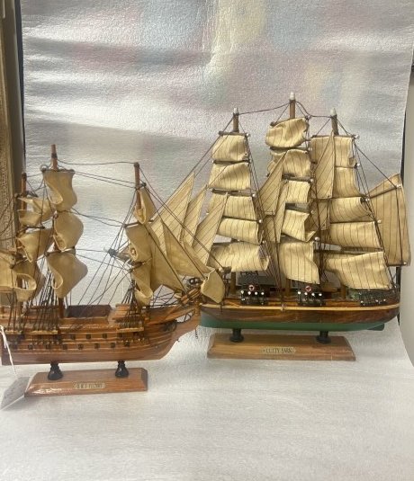PAIR OF VINTAGE HERITAGE MINT NAUTICAL CLIPPER WOODEN SHIPS: PAIR OF VINTAGE HERITAGE MINT NAUTICAL CLIPPER WOODEN SHIPS ONE 16" TALL 19" WIDE THE OTHER 13" TALL 12" WIDE IN HOUSE SHIPPING $40 FREE PICK UP