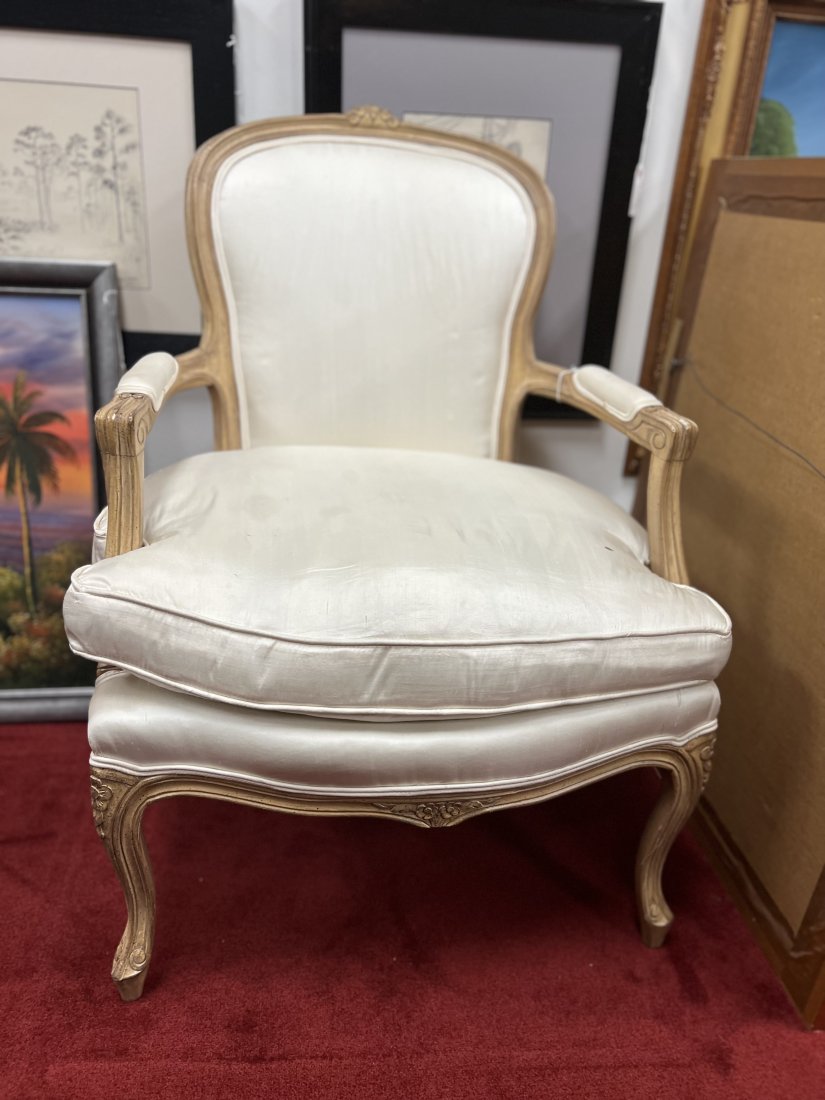 ANTIQUE FRENCH PROVINCIAL XV STYLE CARVED WOOD CHAIR: ANTIQUE FRENCH PROVINCIAL XV STYLE CARVED WOOD CHAIR FREE PICK UP SHIPPING BY RBSHIPPING INFO@RBSHIPPINGLLC.COM