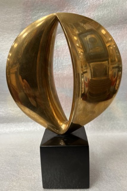 ANTONIO KIEFF ( CADADIAN/ SPANISH B1936) ABSTRACT BRONZE SCULPTURE 10.5" TALL: ANTONIO KIEFF ( CADADIAN/ SPANISH B1936) ABSTRACT BRONZE SCULPTURE 10.5" TALL. BRONZE SCULPTURE OF A ABSTRACT FORM . SIGNED AND NUMBERED AT BOTTOM BRONZE , in house shipping $100 free pick up