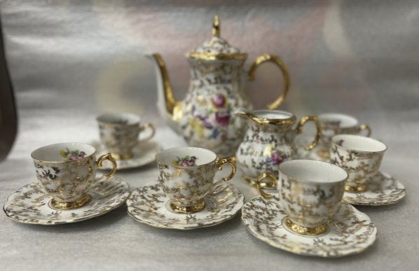 BAVORIA 14 PIECE CHINA COFFEE SET FLORAL W GOLD ACCENTS GERMANY: BAVORIA 14 PIECE CHINA COFFEE SET FLORAL W GOLD ACCENTSEuro Porcelain 14-pc. Tea Cup Coffee Set, Vintage Ornament, 24K Gold-plated Accents, Premium Bone China 6 Cups and Saucers , tea coffee/tea pot m