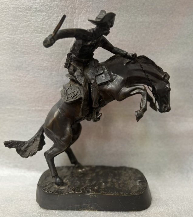 FREDERIC REMINGTON SOLID BRONZE BRONCO BUSTER STULPTURE STANDS 11.5" TALL 11" WIDE: FREDERIC REMINGTON SOLID BRONZE BRONCO BUSTER STULPTURE STANDS 11.5" TALL 11" WIDE SIGNED BY THE ARTIST ON BOTTOM IN HOUSE SHIPPING $80 FREE PICK UP