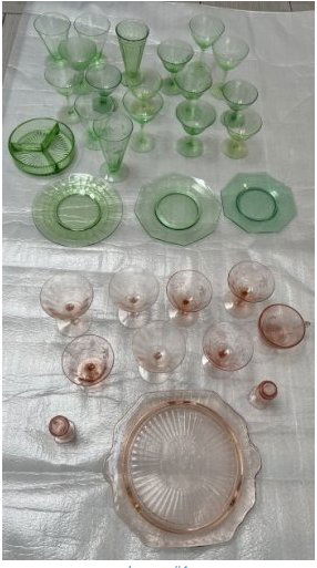 PINK AND GREEN DEPESSION GLASS 31 ASSORTED PIECES (1 of 4)