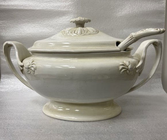 CERAMIC ITALIAN ANTIQUE SOUP TOUREEN SET WITH SERVING SPOON AND PLATE: CERAMIC ITALIAN ANTIQUE SOUP TOUREEN SET WITH SERVING SPOON AND PLATE 12" TALL 17" WIDE