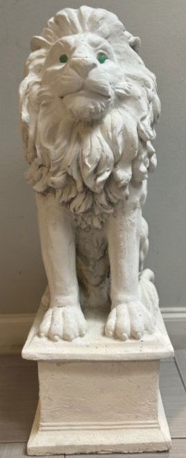 LARGE PATIO OR GARDEN LION PLASTER OR CERAMIC STANDS 36" WITH GREE EYES (1 of 4)