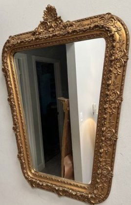 STUNNING DETAIL LARGE WOOD FRAME VINTAGE MIRROR . HAND CARVED WOOD 39" X 28" (1 of 3)