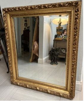 MASSIVE STUNNING VINTAGE GILT WOOD MIRROR HAND CARVED HEAVY WOOD FRAME 43 X 37 (1 of 3)