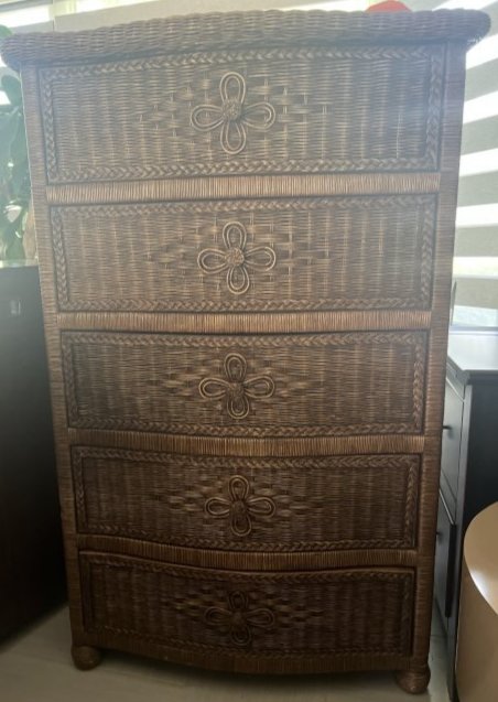 TOMMY BAHAMA STYLE WICKER 5 DRAW CHEST 52" TALL: TOMMY BAHAMA STYLE WICKER 5 DRAW CHEST 52" TALL 34" WIDE AND 19" DEEP . NO IN HOUSE SHIPPING OFFERED ON THIS PLEASE EMAIL US FOR A LIST OF SHIPPERS OR FREE PICK UP