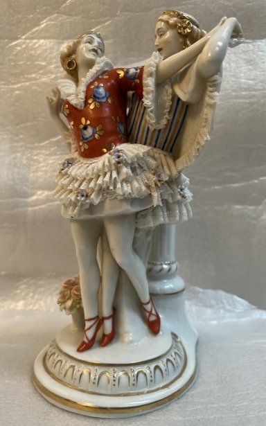 RARE ANTIQUE DRESDEN E.A. MULLER GERMAN LACE PORCELAIN BALLERINA DANCERS: RARE ANTIQUE DRESDEN E.A. MULLER GERMAN LACE PORCELAIN BALLERINA DANCERS 9.5" TALL ORIGIN: GERMANY FRM A PALM BEACH ESTATE