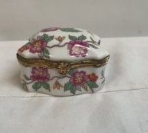 VINTAGE MINIATURE LIMOGES CHINA BOX ROSES METAL CASTINGS (1 of 3)