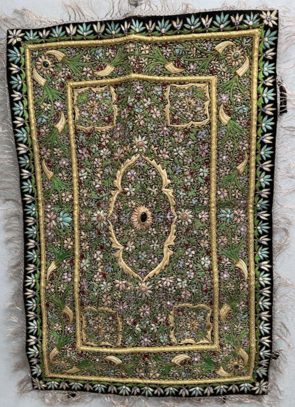 VINTAGE INDIAN PATCHWORK SARI WALL HANGING 24" X 35" (1 of 3)