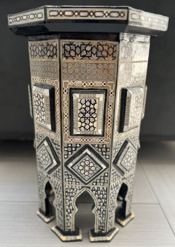 MOTHER OF PEARL OCTAGONAL CORNER WOOD TABLE  SPLENDID MARQUETRY INLAID WORK ,TOP LIFTS UP (1 of 7)