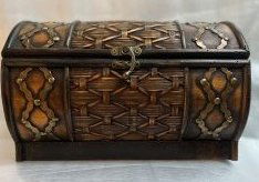 VINTAGE WOODEN SMALL CHEST 8" X 13" (1 of 2)