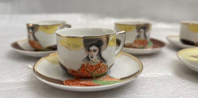 VINTAGE SET OF 5 (FIVE)JAPANESE CERAMIC ESPRESSO OR TEA CUPS WITH SAUCERS  CIRCA 1945 -1949 (1 of 7)