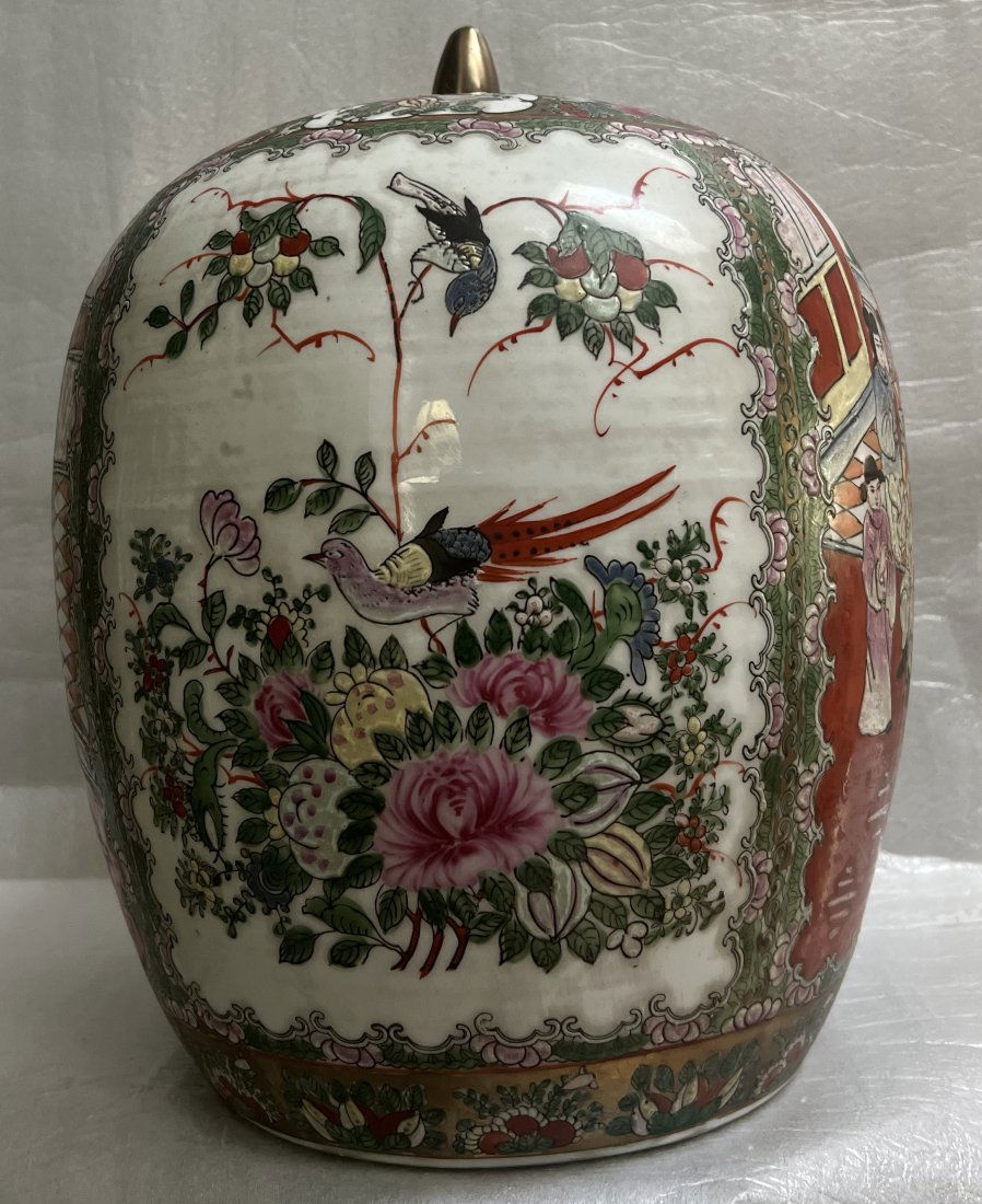 QUIANLONG CHINESE FAMILY ROSE PORCELAIN LID JAR / GINGER JAR C 1920s (1 of 4)