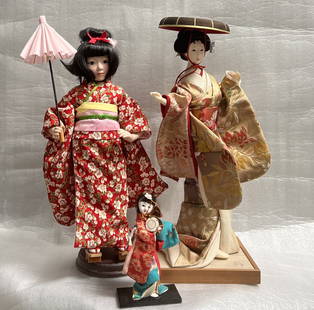 SET OF 3 1940s JAPANESE GEISHA DOLLS: SET OF 3 1940s JAPANESE GEISHA DOLLS (1) 18" TALL 6" WIDE (2) 16" TALL 6" WIDE (3) 6" TALL 3.5" WIDE WE OFFER FREE PICK UP OR OUR IN-HOUSE PREFERRED SHIPPER IS UPS #4825 Starr Almeida, EMAIL STARR AT