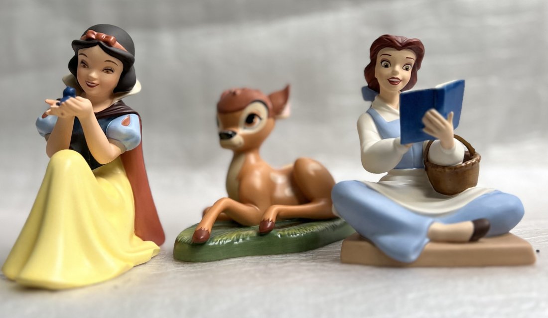 WALT DISNEY COLLECTORS SOCIETY SCULPTURE  LOT OF 3 STATUES SNOW WHITE ,BAMBI, BEAUTY AND THE BEAST (1 of 3)