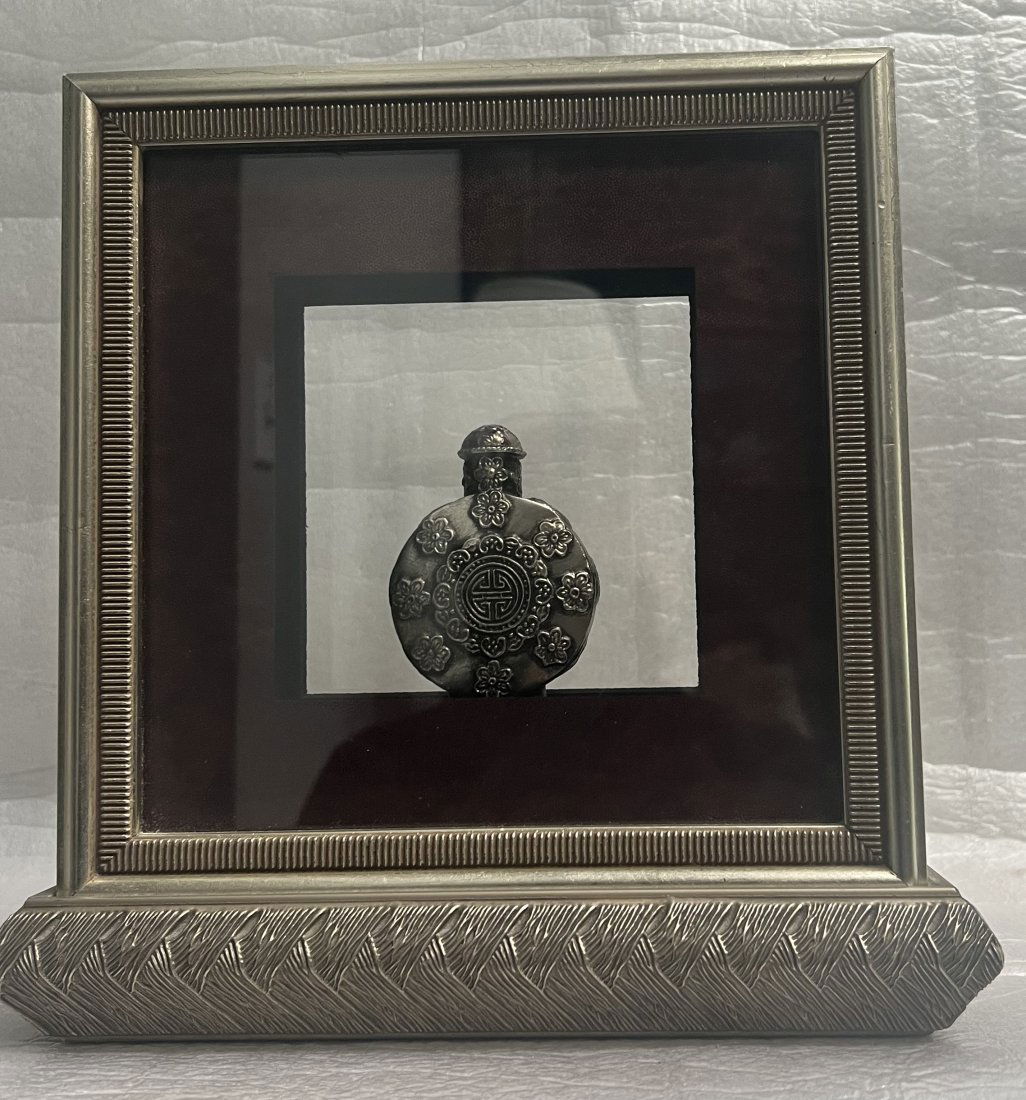 TIBET SILVER HAND CRAFTED CARVED SNUFF BOTTLE IN A DOUBLE GLASS ENCLOSED FRAME (1 of 4)