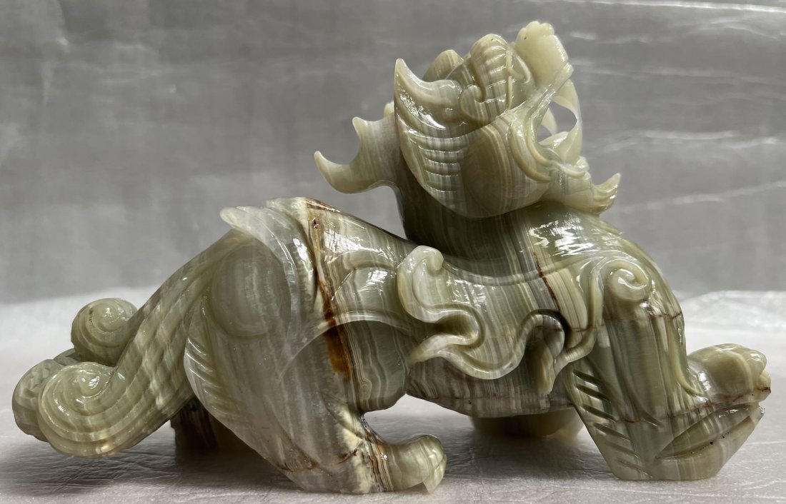VINTAGE JADE PIXIU SCULPTURE HAND CARVED H 5" W 8" HEAVY: Up for sale is a vintage hand-carved jade sculpture of a Pixiu with a green smooth finish. This unique piece stands at 5 inches in height and is 8 inches long, making it a medium-sized sculpture that 