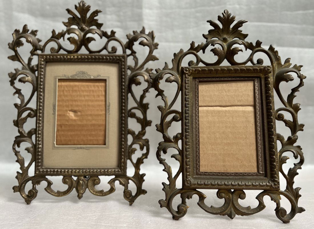 VINTAGE MID CENTURY SET OF 2  BRASS ANTIQUE VICTORIAN PICTURE FRAMES WITH EASELS (1 of 3)