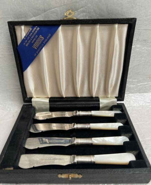 VINERS OF SHEFFIELD ENGLAND LATE KING GEORGE V-SET OF 4 KNIFES (1 of 3)