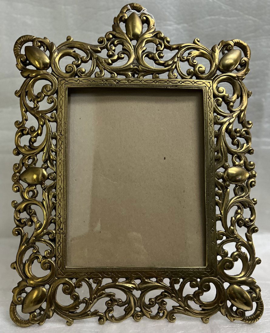 VINTAGE ORNATE CAST IRON VICTORIAN GOLD FRAME W/ KICKSTAND ATANDS 16" TALL WINDOW (1 of 2)