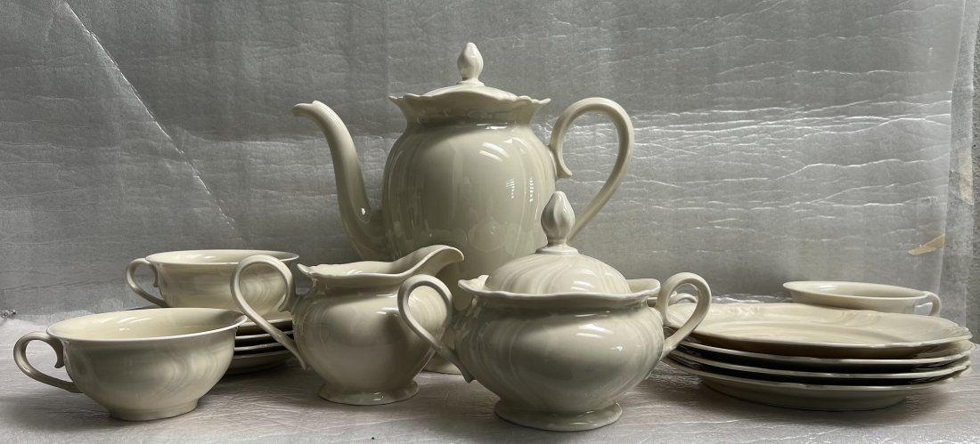 ROSENTHAL VINTAGE CHIPPENDALE COFFEE/ TEA SET FOR 4. 15 PIECE TOTAL: This vintage 15-piece tea set by Rosenthal is a timeless beauty that will elevate any occasion. The set includes a creamer ,sugar bowl Kettle and 4 tea cups and cake plates , perfect for a cozy gather