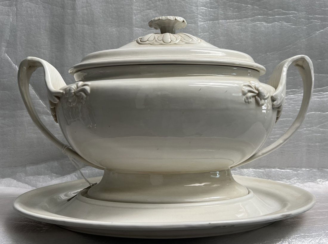 CERAMIC ITALIAN ANTIQUE SOUP TOUREEN SET WITH SERVING SPOON AND PLATE (1 of 5)