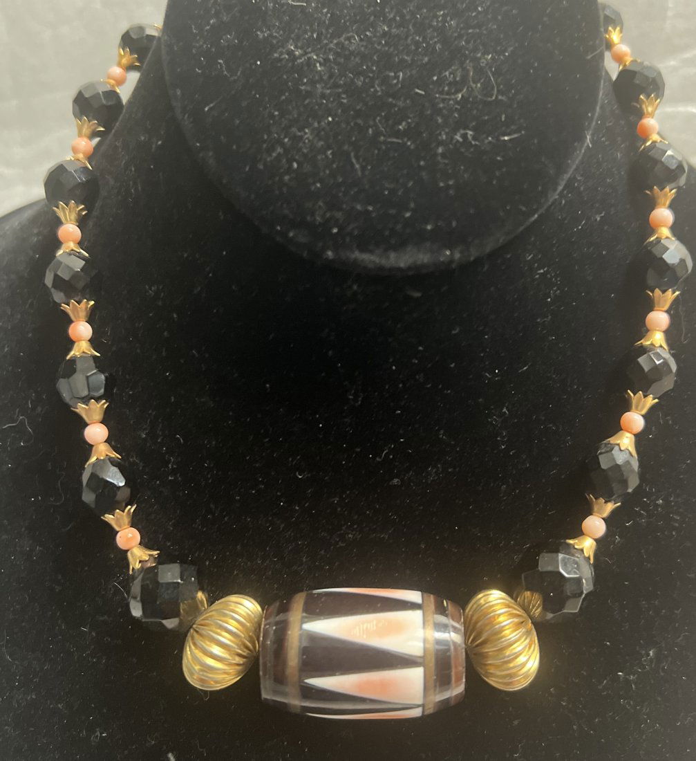 NECKLACE SEMIPRECIOUS STONES GLASS BEADS FROM A RETIRED DEALER 16" (1 of 2)