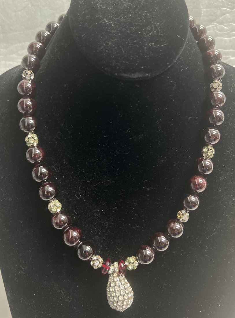 NECKLACE SEMIPRECIOUS STONES GARNET BEADS FROM A RETIRED DEALER 20": This exquisite necklace is a must-have for any fashion-forward woman. Featuring stunning red garnet beads that are perfectly polished to create a unique and stylish piece of jewelry. The necklace meas