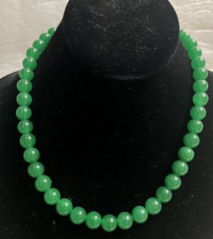 NECKLACE SEMIPRECIOUS STONES GREEN JADE  FROM A RETIRED DEALER 17" (1 of 2)