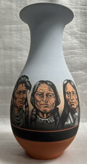 SIOUX INDIANS , POTTERY VASE WITH THE PICTURES OF THE SIOUX LEADERS W NAMES