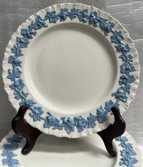 WEDGEWOOD EMBOSSED QUEENS WARE SET OF  TEN 10" PLATES