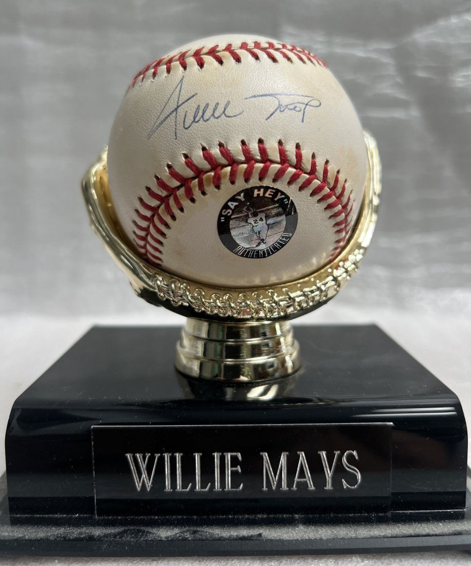 Willie Mays Autographed National League Baseball with  Display Case (1 of 2)