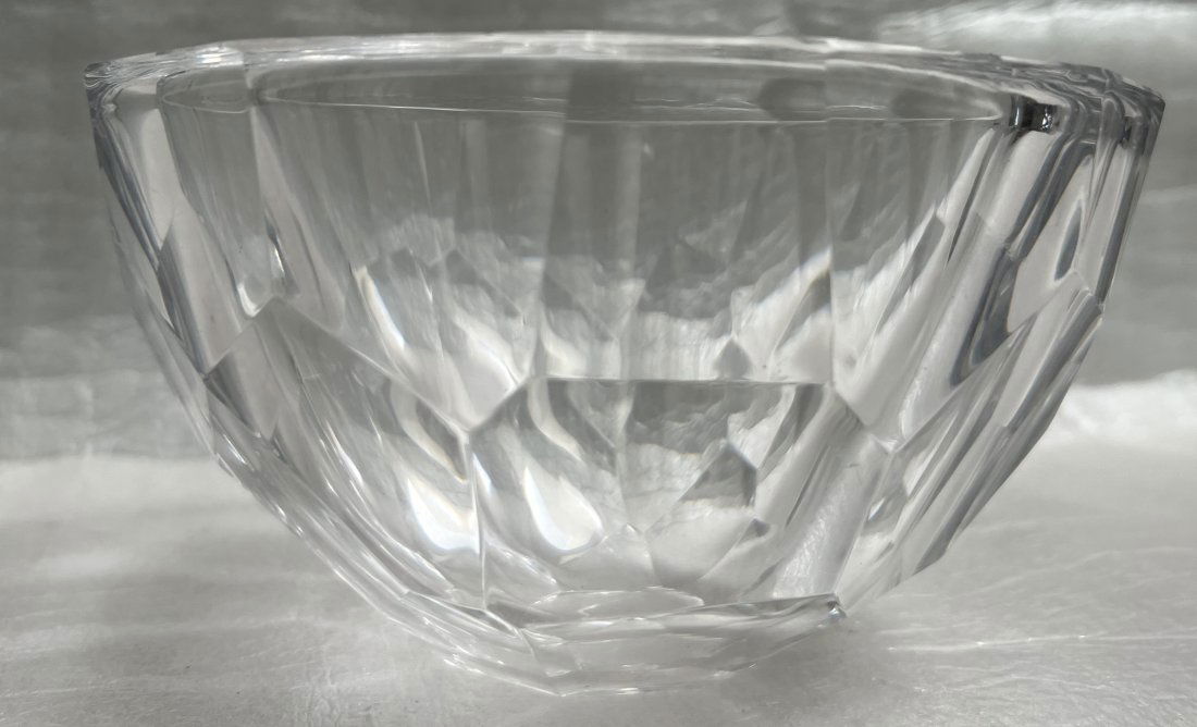 ORREFORS CRYSTAL BOWL- SWEDISH ART GLASS: This exquisite serving bowl from Orrefors is a Swedish masterpiece of art glass. Crafted with precision and care, this crystal bowl is a beautiful addition to any home. The clear color and unique desi