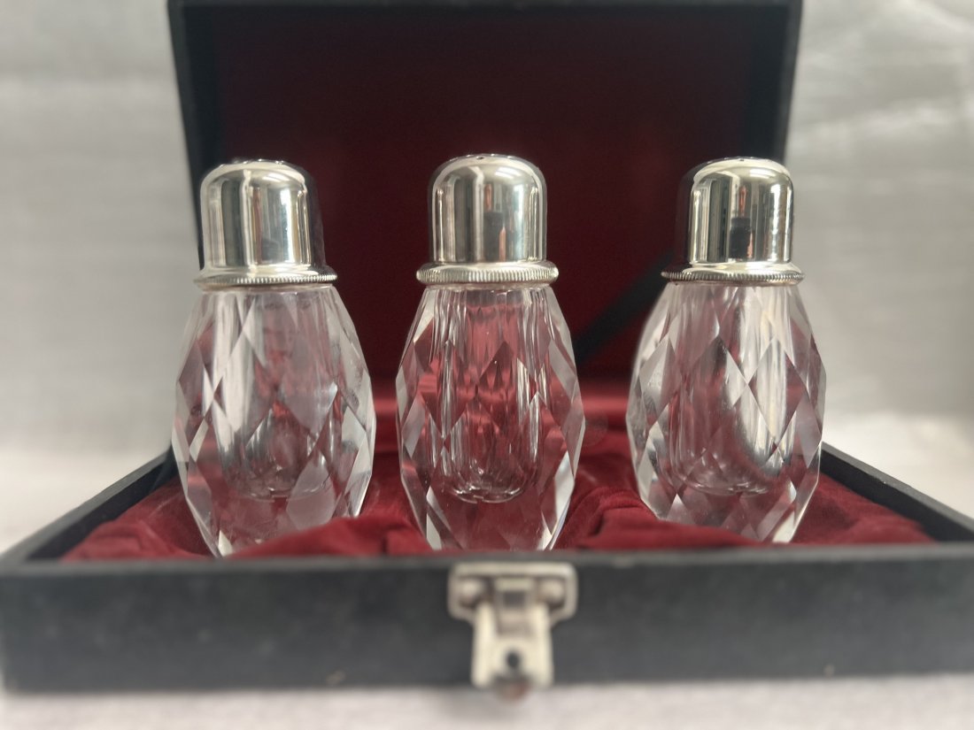 Post House Hand-Cut Leaded Crystal Pepper Mill And Salt Shaker Set In Box. (1 of 3)