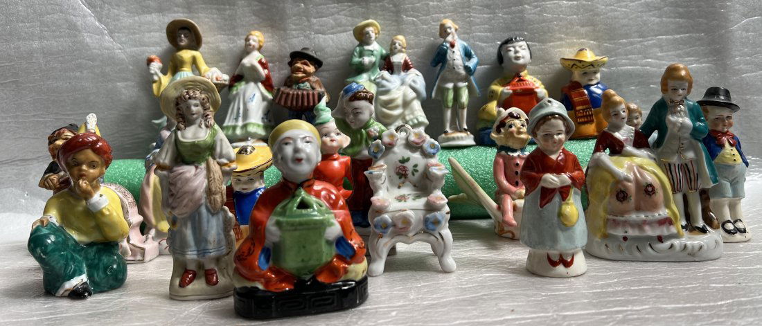RARE COLLECTION OF 21  PORCELAIN FIGURINES OCCUPIED JAPAN CIRCA MID CENTURY (1 of 4)