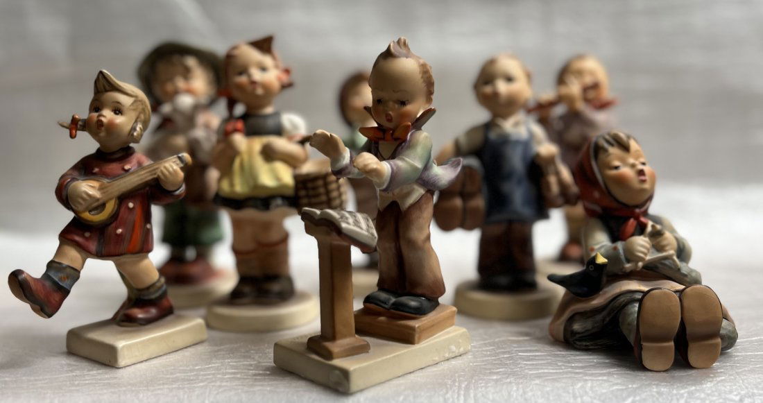 VERY RARE GOEBEL SET OF 8 (EIGHT) STUNNING PORCELAIN FIGURES STATUES 3-5": This is a very rare set of 8 stunning porcelain figures/statues from the brand GOEBEL. These antique pieces are made of ceramic and porcelain and were originally produced in Germany post-1940. The fig